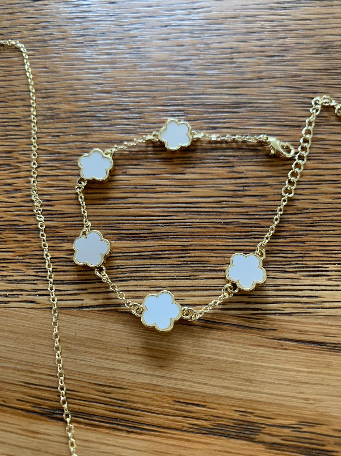 White and Gold Clover Flower Jewellery Set