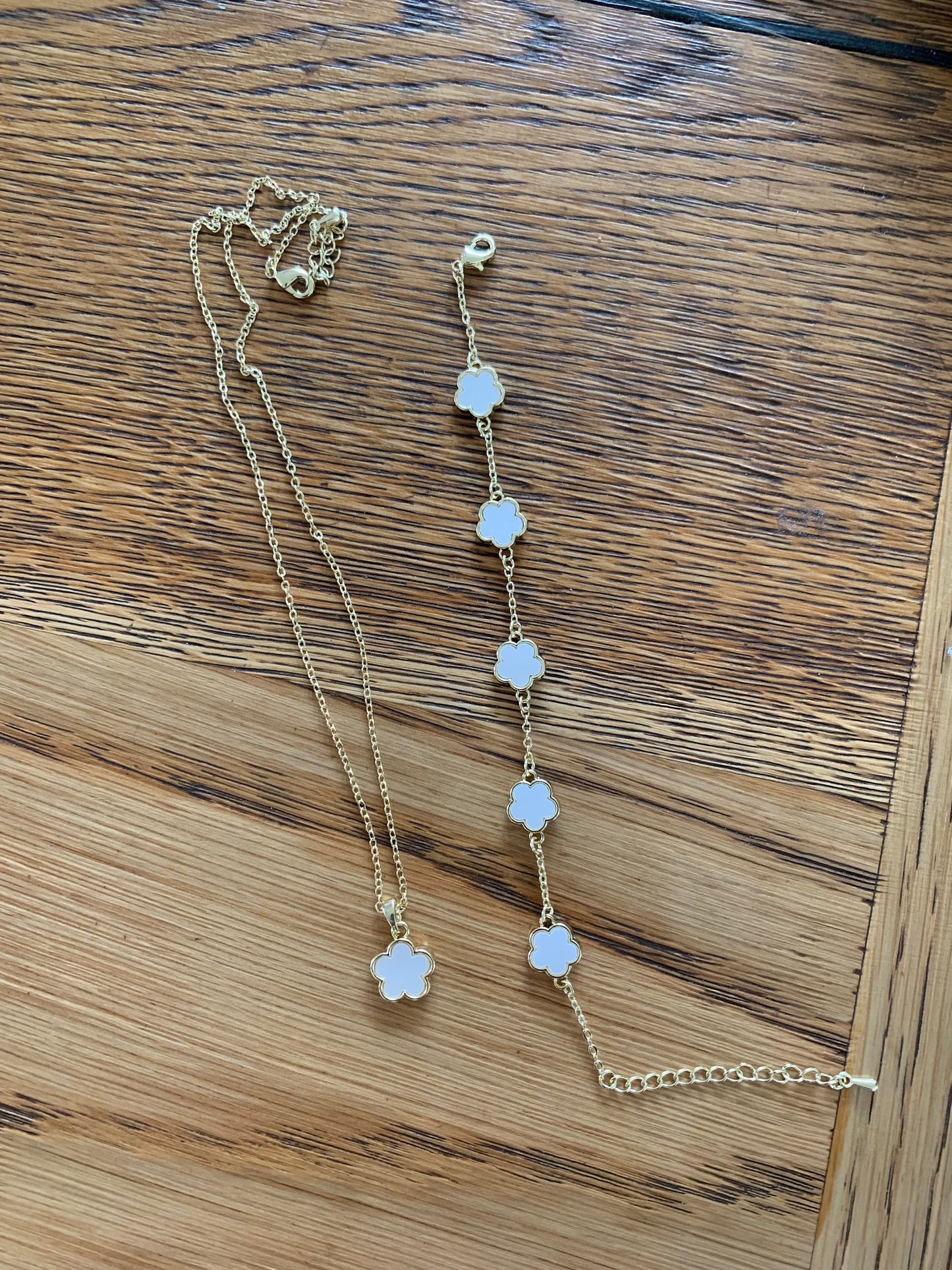 White and Gold Clover Flower Jewellery Set