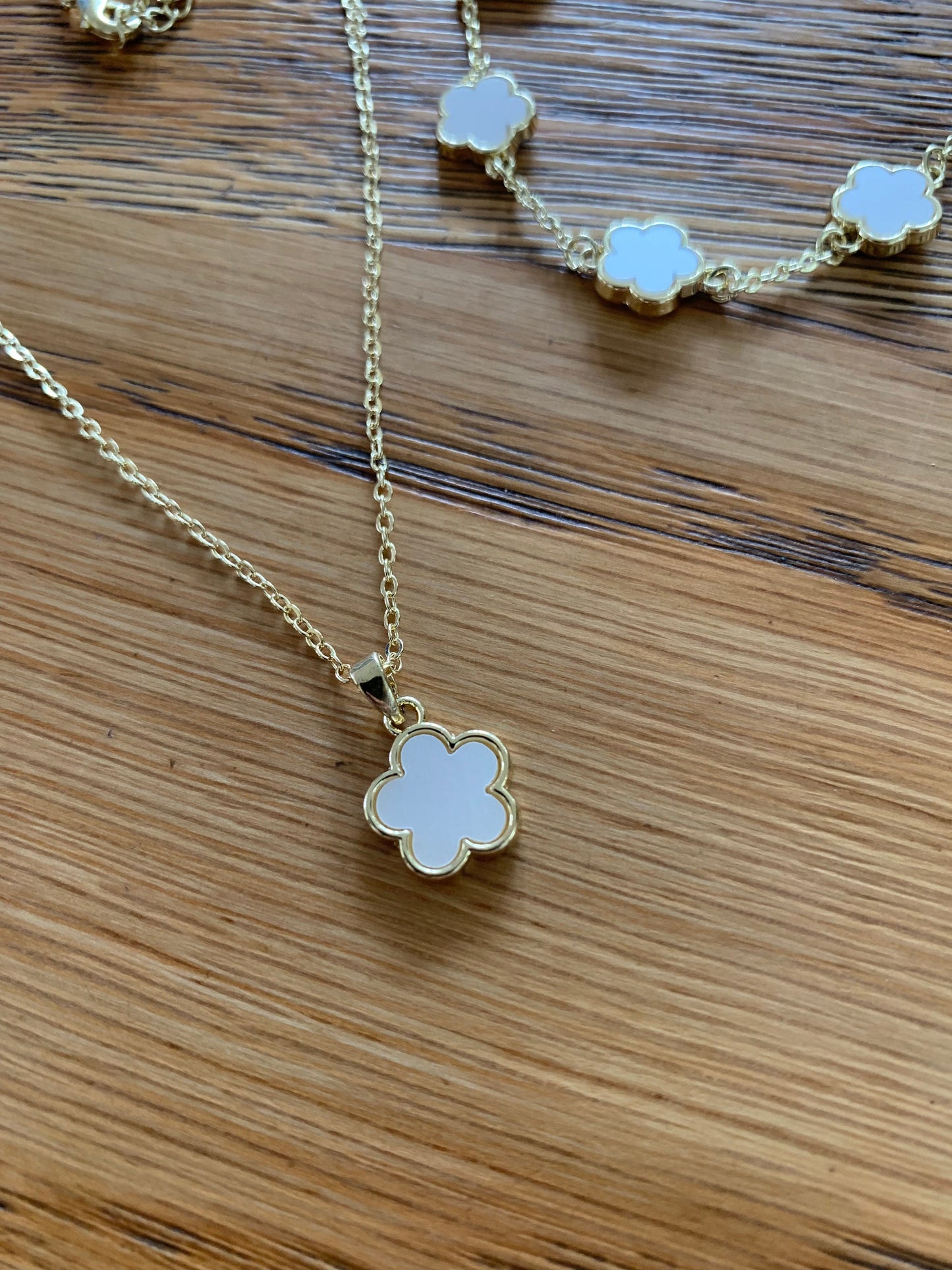 White and Gold Clover Flower Jewellery Set