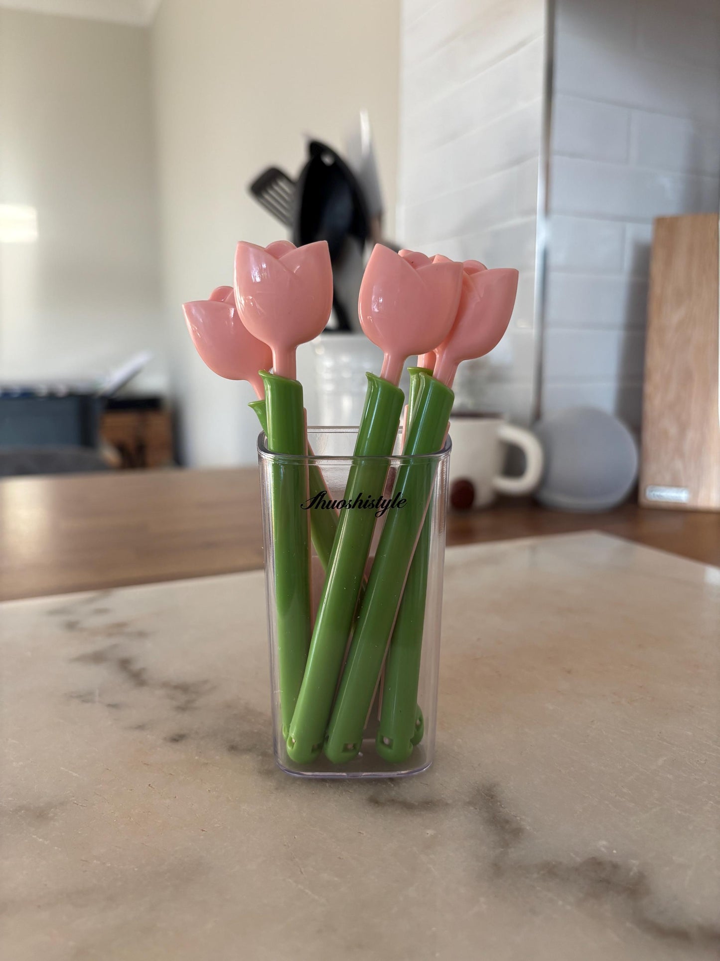 Pink Tulip Bag Resealing Clips & Magnetic Holder