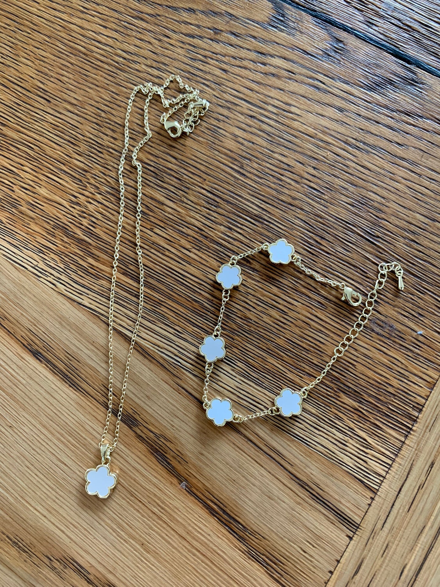 White and Gold Clover Flower Jewellery Set